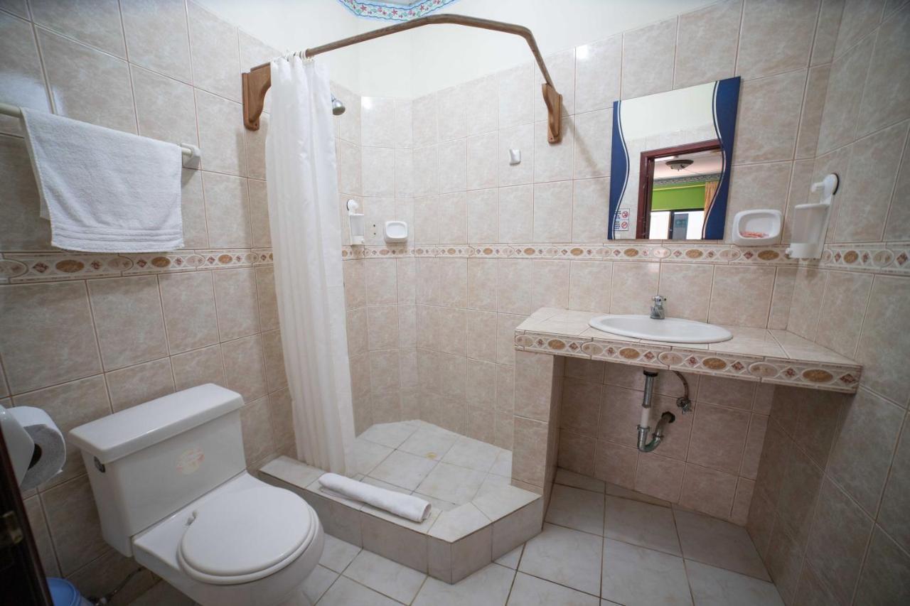 Hostal Gladismar Puerto Villamil Bagian luar foto