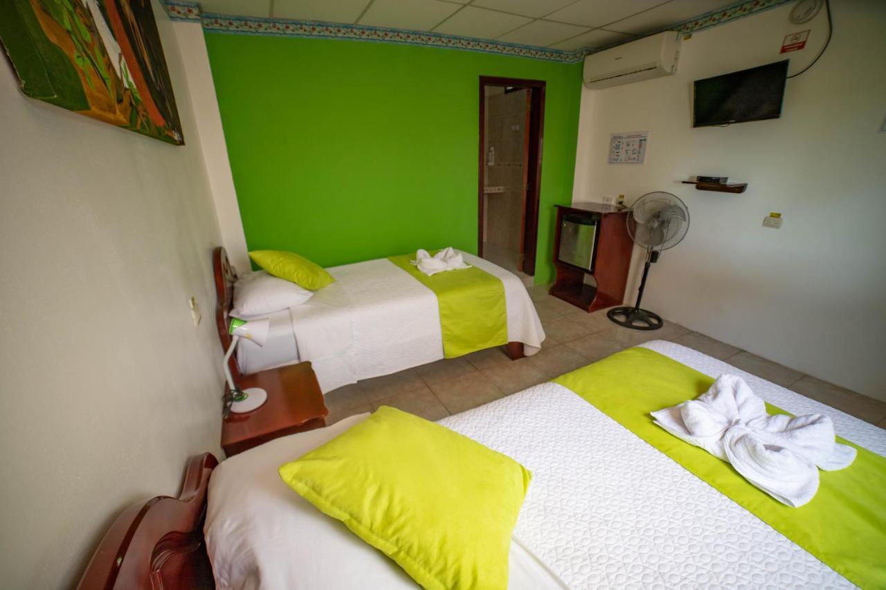 Hostal Gladismar Puerto Villamil Bagian luar foto