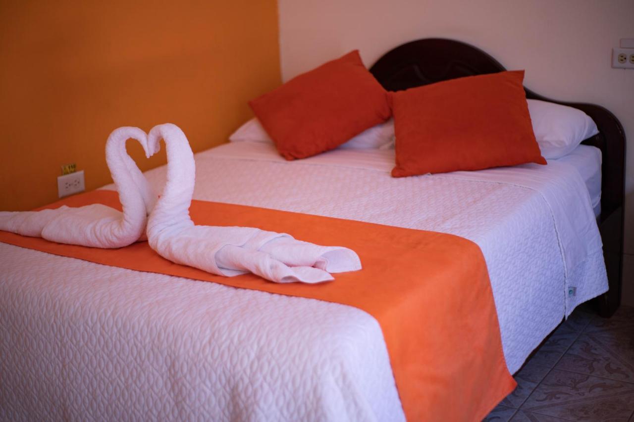 Hostal Gladismar Puerto Villamil Bagian luar foto