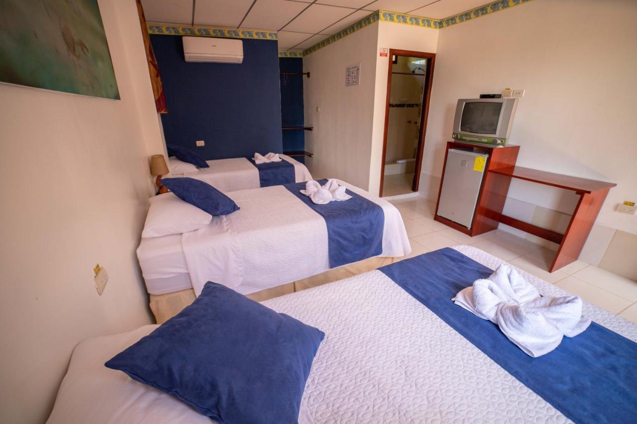 Hostal Gladismar Puerto Villamil Bagian luar foto