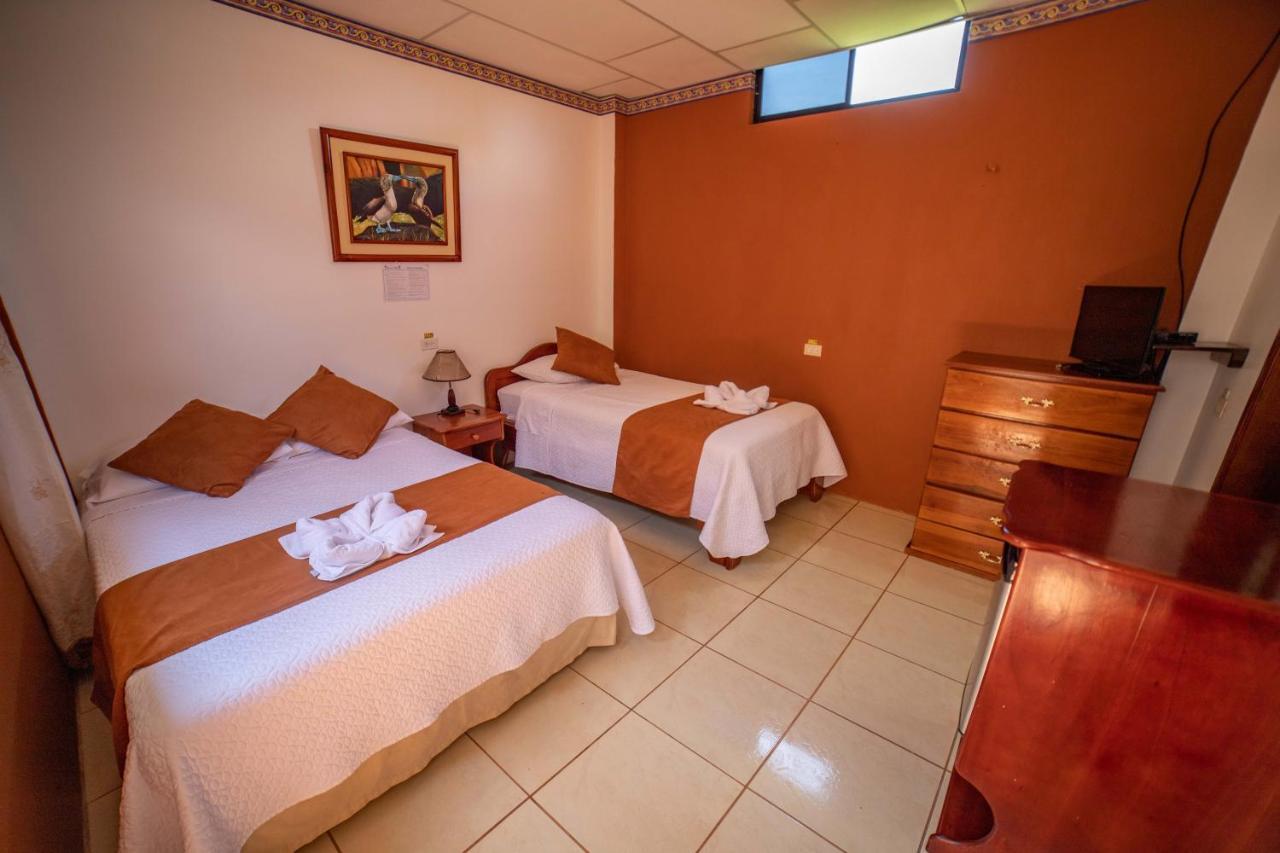 Hostal Gladismar Puerto Villamil Bagian luar foto