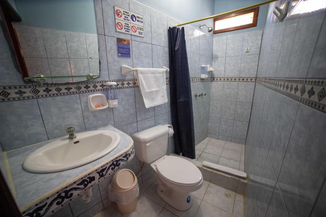Hostal Gladismar Puerto Villamil Bagian luar foto