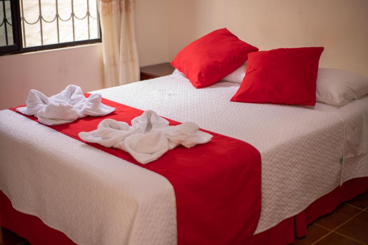 Hostal Gladismar Puerto Villamil Bagian luar foto